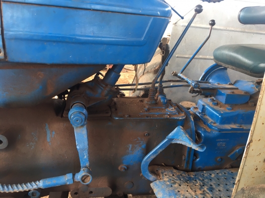 ขายด่วน รถไถ FORD 5500 เครื่่อง T1 อุปกรณ์ดันหน้า ผาน3 เอกสารเล่มทะเบียน สนใจสอบถาม 093-0764943 - 088-3223272