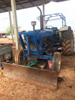 ขายด่วน รถไถ FORD 5500 เครื่่อง T1 อุปกรณ์ดันหน้า ผาน3 เอกสารเล่มทะเบียน สนใจสอบถาม 093-0764943 - 088-3223272