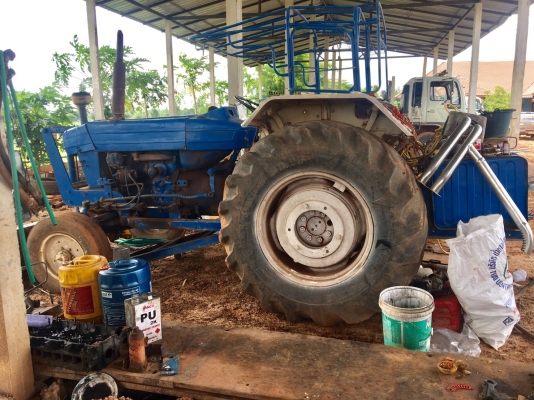 ขายด่วน รถไถ FORD 5500 เครื่่อง T1 อุปกรณ์ดันหน้า ผาน3 เอกสารเล่มทะเบียน สนใจสอบถาม 093-0764943 - 088-3223272