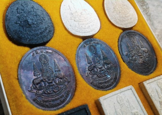 หลวงปู่เหรียญ วรลาโภ รุ่นถวายพระพร 50พรรษา ในหลวง สำนักสงฆ์สวนจิตรลดา 2539 พระแท้ตอกโค๊ดสวย