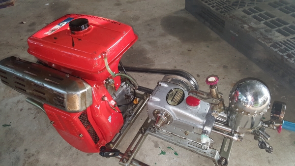 ปั้มอัดฉีดเครื่อง 7  แรง ผ่านการเทสแล้ว รูเข้า 6 หุน สอบถามได้ ต่อรองได้ ขายได้ขาย