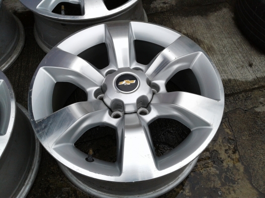 แม็ก Chevrolet TrailBlazer ขอบ18- 6รู139 กว้าง 7.5 นิ้ว ET33  สภาพเดิมๆไม่คดไม่ดุ้ง ไม่เคยเก็บงาน มีรอยจากการใช้งานบ้าง ราคา 4 วง 6,900 บาท
