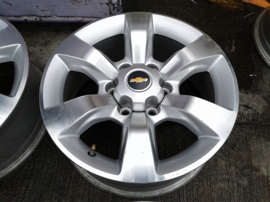 แม็ก Chevrolet TrailBlazer ขอบ18- 6รู139 กว้าง 7.5 นิ้ว ET33  สภาพเดิมๆไม่คดไม่ดุ้ง ไม่เคยเก็บงาน มีรอยจากการใช้งานบ้าง ราคา 4 วง 6,900 บาท