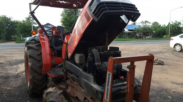 ขายรถไถ L4508  อุปกรณ์ ใบดันหน้า ผานหลัง เอกสารครบพร้อมโอน