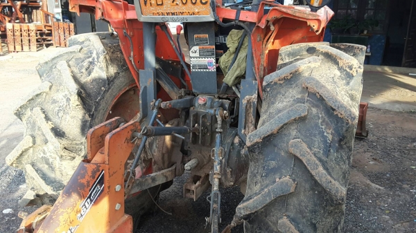 ขายรถไถ L4508  อุปกรณ์ ใบดันหน้า ผานหลัง เอกสารครบพร้อมโอน