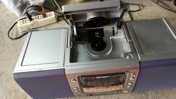 500 บ. ส่งฟรี 083-2000058 LINE ID: line832923 เครื่องเล่นเพลงยี่ห้อSHARP แบบต่อเล่น CD TUNER FM AM MD รูปทรงสวยงาม ใช้ไฟ 100V. 500 บ. ส่งฟรี 083-2000058 LINE ID: line832923 เครื่องเล่นเพลงยี่ห้อSHARP แบบต่อเล่น CD TUNER FM AM MD รูปทรงสวยงาม ใช้ไฟ 100V.
