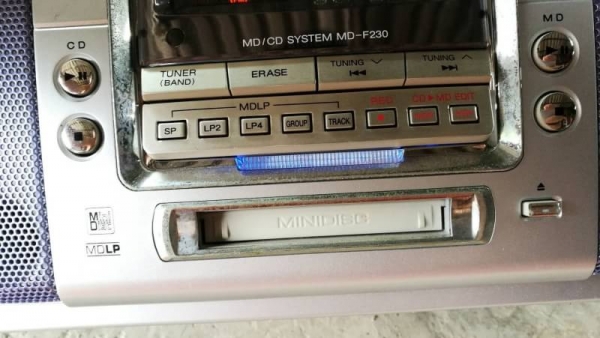 500 บ. ส่งฟรี 083-2000058 LINE ID: line832923 เครื่องเล่นเพลงยี่ห้อSHARP แบบต่อเล่น CD TUNER FM AM MD รูปทรงสวยงาม ใช้ไฟ 100V. 500 บ. ส่งฟรี 083-2000058 LINE ID: line832923 เครื่องเล่นเพลงยี่ห้อSHARP แบบต่อเล่น CD TUNER FM AM MD รูปทรงสวยงาม ใช้ไฟ 100V.
