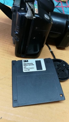 500 บ. ส่งฟรี 083-2000058  LINE ID: line832923 กล้องถ่ายรูปดิจิตอล SONY รุ่น MVC- FD95 ทำงานได้ดี แผ่นเก็บข้อมูลใช้ดิดส์ 3.5 นิ้วถ่ายรูปได้ถ่ายvdoได้