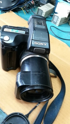 500 บ. ส่งฟรี 083-2000058  LINE ID: line832923 กล้องถ่ายรูปดิจิตอล SONY รุ่น MVC- FD95 ทำงานได้ดี แผ่นเก็บข้อมูลใช้ดิดส์ 3.5 นิ้วถ่ายรูปได้ถ่ายvdoได้