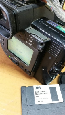 500 บ. ส่งฟรี 083-2000058  LINE ID: line832923 กล้องถ่ายรูปดิจิตอล SONY รุ่น MVC- FD95 ทำงานได้ดี แผ่นเก็บข้อมูลใช้ดิดส์ 3.5 นิ้วถ่ายรูปได้ถ่ายvdoได้