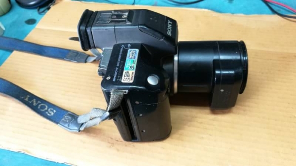 500 บ. ส่งฟรี 083-2000058  LINE ID: line832923 กล้องถ่ายรูปดิจิตอล SONY รุ่น MVC- FD95 ทำงานได้ดี แผ่นเก็บข้อมูลใช้ดิดส์ 3.5 นิ้วถ่ายรูปได้ถ่ายvdoได้