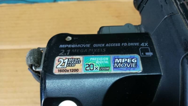 500 บ. ส่งฟรี 083-2000058  LINE ID: line832923 กล้องถ่ายรูปดิจิตอล SONY รุ่น MVC- FD95 ทำงานได้ดี แผ่นเก็บข้อมูลใช้ดิดส์ 3.5 นิ้วถ่ายรูปได้ถ่ายvdoได้