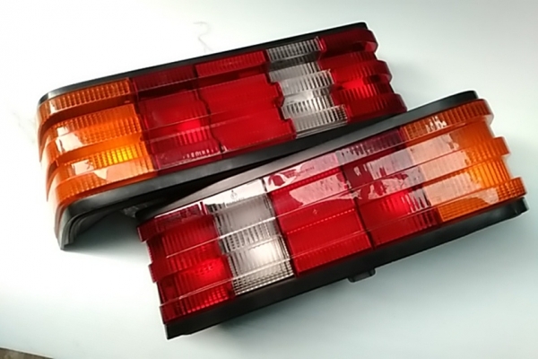 แผงทับทิมแต่งW126 แผงจิ้งหรีดขับซ้ายมี แผงจิ้งหรีด190E ไฟท้าย190E ไฟเพดานW202 สปอร์ทไลท์ซ็ายR129 อีกเล็กน้อย