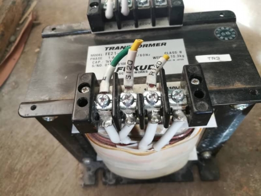 1300บ. ส่งฟรี 083-2000058  LINE ID: line832923 หม้อแปลงไฟจากไฟบ้าน 220 V. เป็นไฟ 100 - 110 V. ยี่ห้อ FUKUDA ขนาด 1KVA. (มี 2 ตัว )
