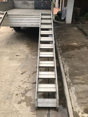 บันไดอลูมิเนียม ขึ้นรถยนต์ รถไถ