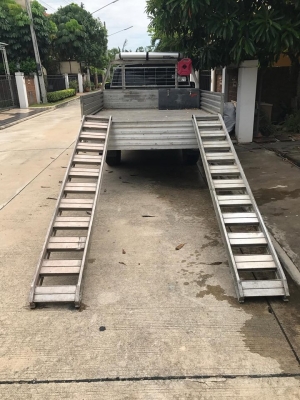 บันไดอลูมิเนียม ขึ้นรถยนต์ รถไถ