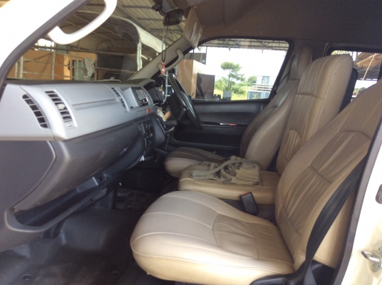 รถตู้ TOYOTA COMMUNITER 2.5  เครื่อง 2500  CC เบาะปั้น 4 แถว