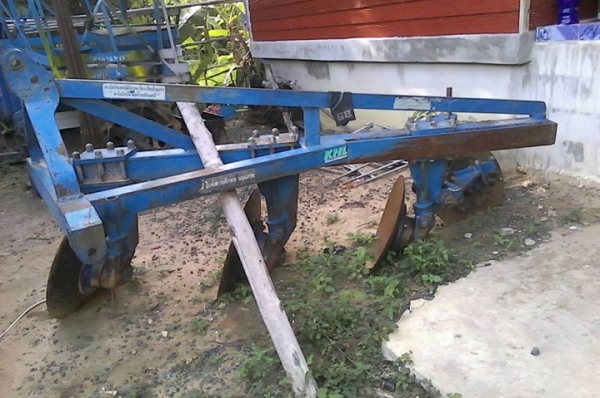 ขายตามสภาพ รถไถฟอดร์ 8210 โฟวิน พร้อมทะเบียน