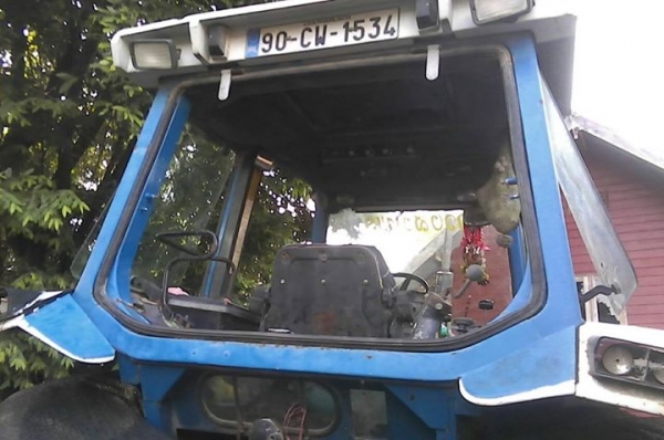 ขายตามสภาพ รถไถฟอดร์ 8210 โฟวิน พร้อมทะเบียน ขายตามสภาพ รถไถฟอดร์ 8210 โฟวิน พร้อมทะเบียน