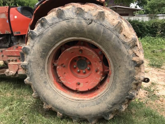 ขาย 295,000 บาท KUBOTA M7040 ปี 51 เครื่องดี เกียร์ดี (ไฟตาแตกหมด). - ( ใบมีดดันหน้า -ผาน 7 ตราช้าง ) เอกสารเล่ทะเบียนพร้อมโอน)  รถอยู่ จ.ยโสธร โทร&amp;ไอดีไลน์ 0610710295
