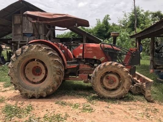 ขาย 295,000 บาท KUBOTA M7040 ปี 51 เครื่องดี เกียร์ดี (ไฟตาแตกหมด). - ( ใบมีดดันหน้า -ผาน 7 ตราช้าง ) เอกสารเล่ทะเบียนพร้อมโอน)  รถอยู่ จ.ยโสธร โทร&amp;ไอดีไลน์ 0610710295