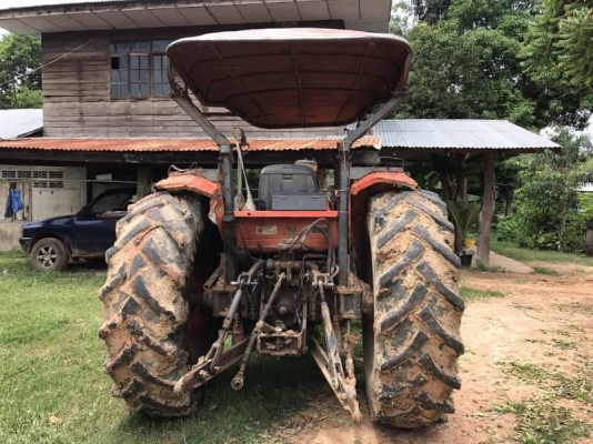 ขาย 295,000 บาท KUBOTA M7040 ปี 51 เครื่องดี เกียร์ดี (ไฟตาแตกหมด). - ( ใบมีดดันหน้า -ผาน 7 ตราช้าง ) เอกสารเล่ทะเบียนพร้อมโอน)  รถอยู่ จ.ยโสธร โทร&amp;ไอดีไลน์ 0610710295