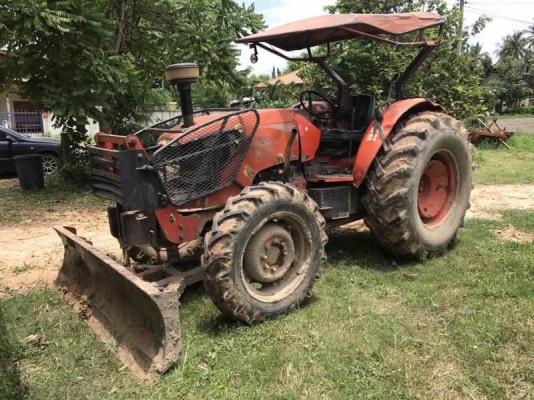ขาย 295,000 บาท KUBOTA M7040 ปี 51 เครื่องดี เกียร์ดี (ไฟตาแตกหมด). - ( ใบมีดดันหน้า -ผาน 7 ตราช้าง ) เอกสารเล่ทะเบียนพร้อมโอน)  รถอยู่ จ.ยโสธร โทร&amp;ไอดีไลน์ 0610710295