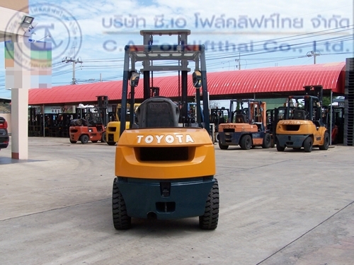 ขาย รถโฟล์คลิฟท์ TOYOTA รุ่น 7FD30