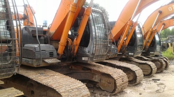 ขายรถแม็คโคร  ยี่ห้อ ฮิตาชิ รุ่น 5 G. ตัวใหม่ล่าสุด    ขาย 1,700,000   บาท     การันตีรถสวยจริงๆ    เจ้าของขายเอง