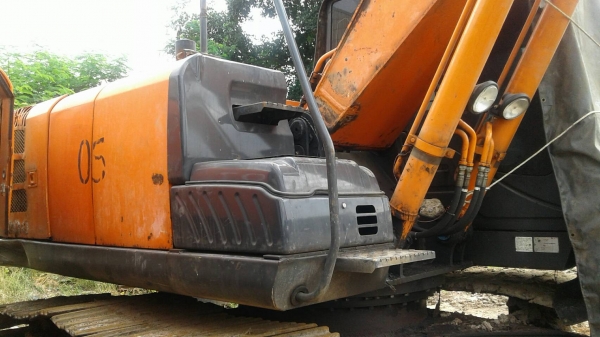 ขายรถแม็คโคร  ยี่ห้อ ฮิตาชิ รุ่น 5 G. ตัวใหม่ล่าสุด    ขาย 1,700,000   บาท     การันตีรถสวยจริงๆ    เจ้าของขายเอง