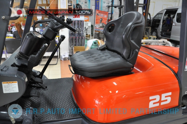 ขายรถโฟล์คลิฟท์มือสอง  TOYOTA รุ่น 6FD25-40951 นำเข้าจากประเทศญี่ปุ่น 100\% ไม่เคยใช้งานในไทย