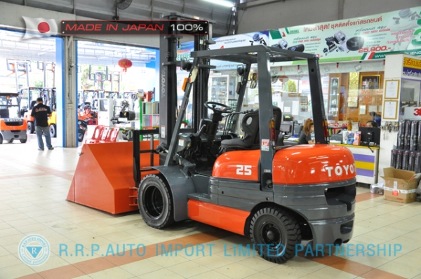 ขายรถโฟล์คลิฟท์มือสอง  TOYOTA รุ่น 6FD25-40951 นำเข้าจากประเทศญี่ปุ่น 100\% ไม่เคยใช้งานในไทย