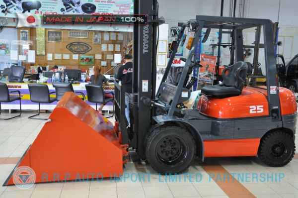 ขายรถโฟล์คลิฟท์มือสอง  TOYOTA รุ่น 6FD25-40951 นำเข้าจากประเทศญี่ปุ่น 100\% ไม่เคยใช้งานในไทย