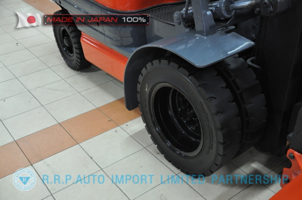 ขายรถโฟล์คลิฟท์มือสอง  TOYOTA รุ่น 6FD25-40951 นำเข้าจากประเทศญี่ปุ่น 100\% ไม่เคยใช้งานในไทย