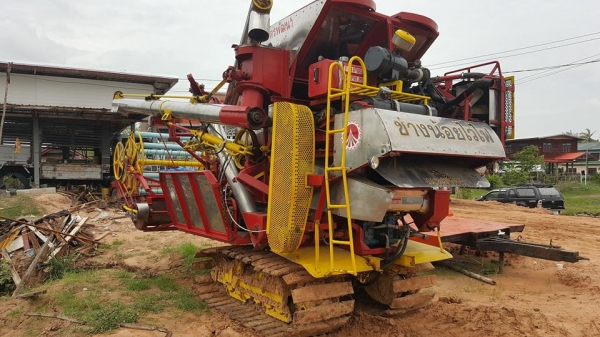 ขายรถเกี่ยวข้าวเกษตรพัฒนา ช้างน้อยเครื่องHINO 150TURBO พร้อมรถลากสาลี่สะพาน ไฮโดรลิกซ์