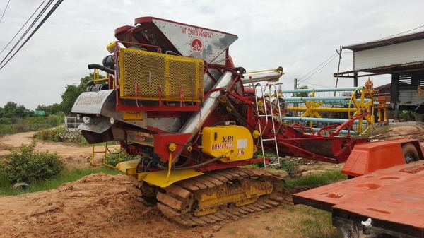 ขายรถเกี่ยวข้าวเกษตรพัฒนา ช้างน้อยเครื่องHINO 150TURBO พร้อมรถลากสาลี่สะพาน ไฮโดรลิกซ์