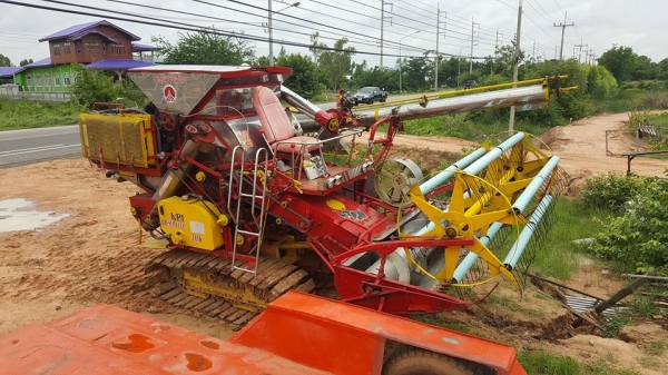 ขายรถเกี่ยวข้าวเกษตรพัฒนา ช้างน้อยเครื่องHINO 150TURBO พร้อมรถลากสาลี่สะพาน ไฮโดรลิกซ์