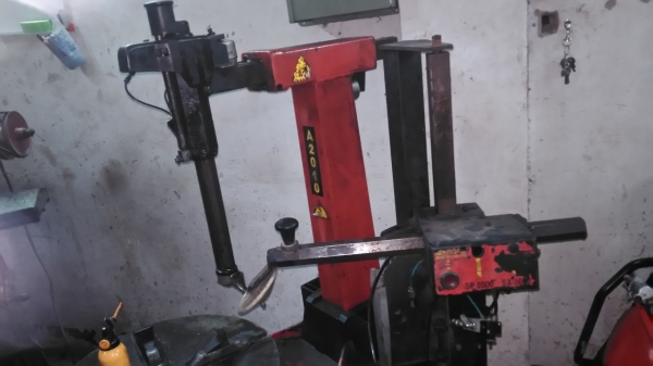 **ขายถูกๆ เครื่องถอดยางมือสองจากญี่ปุ่น** CORCHI A2010 ระบบลม(ไม่ต้องใช้ไฟฟ้า) ทดสอบเรียบร้อย ทุกระบบทำงานได้ดีมาก พร้อมใช้งานครับ