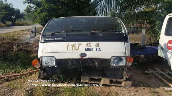 SALE* สินค้าเก่านอก หัวเก๋งรถบรรทุก 6 ล้อกลาง /CABIN NISSAN รุ่น :PU41H4 (มีขาหลัง/รุ่นยกหัวได้/มีเฉพาะหัวเก๋ง) ราคาเพียง 19,900 บาท สนใจรีบติดต่อ 0819337688