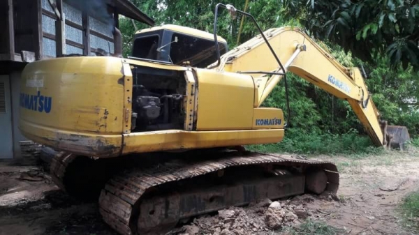 ขาย 1,150,000 บาท KOMATSU PC200-7 ทำงาน 13,xxx เครื่องดี ปั้มแรง โช่หนา เอวแน่น ไฟฟ้าครบ (เอกสารอินวอยท์)  รถอยู่ จ.ยโสธร โทร&amp;ไอดีไลน์ 0610710295