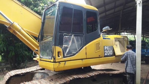 ขาย 1,150,000 บาท KOMATSU PC200-7 ทำงาน 13,xxx เครื่องดี ปั้มแรง โช่หนา เอวแน่น ไฟฟ้าครบ (เอกสารอินวอยท์)  รถอยู่ จ.ยโสธร โทร&amp;ไอดีไลน์ 0610710295