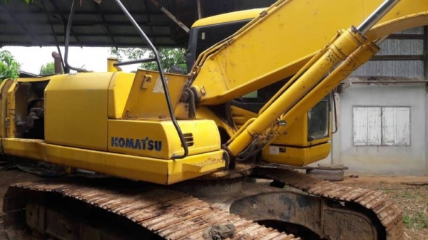 ขาย 1,150,000 บาท KOMATSU PC200-7 ทำงาน 13,xxx เครื่องดี ปั้มแรง โช่หนา เอวแน่น ไฟฟ้าครบ (เอกสารอินวอยท์)  รถอยู่ จ.ยโสธร โทร&amp;ไอดีไลน์ 0610710295