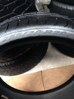 เศษยางขอบ20 Pirelli 255 30 r20 ปี15 1เส้น ราคา900 ตจว.ส่งได้ครับ T.061-9030026