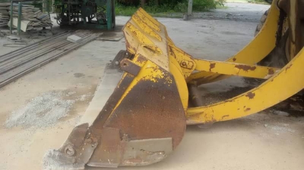 ขาย 195,000 บาท KOMATSU JH30B เครื่องดี ฟิตใหม่ เกียร์แรง ยางดี เอกสารสัญญาชื้อขาย  รถอยู่ จ.สกลนคร โทร&amp;ไอดีไลน์ 0610710295