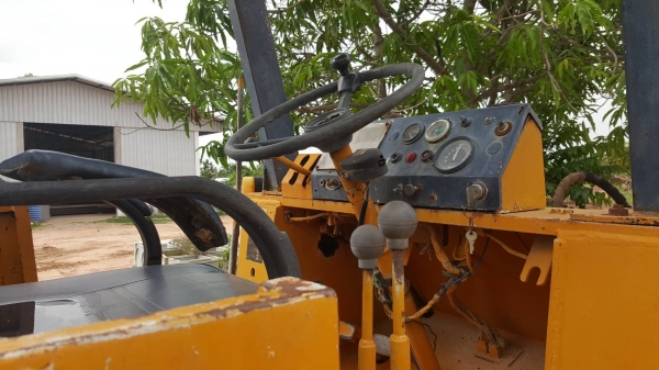 ขาย รถตัก KOMATSU 510 กรองคู่ เอวอ่อน สภาพดีพร้อมใช้งาน เครื่องดี ปั้มดี เกียร์ดี ยางไม่สวย 2 เส้น ราคาต่อรองได้ครับ