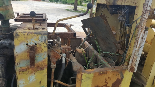 ขาย รถตัก FURUKAWA FL60A เอวอ่อน เกียร์พัง เครื่องสตาร์ทติด อุปกรณ์ปั้มมีครบ ขายตามสภาพให้ไปซ่อมเอง