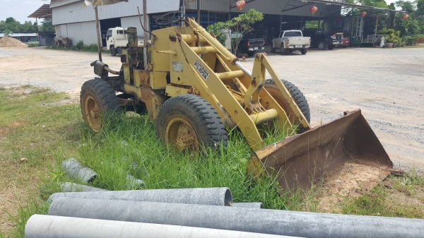 ขาย รถตัก FURUKAWA FL60A เอวอ่อน เกียร์พัง เครื่องสตาร์ทติด อุปกรณ์ปั้มมีครบ ขายตามสภาพให้ไปซ่อมเอง