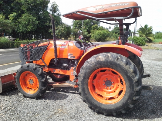 ขาย แทรกเตอร์ KUBOTA M6040 ถูกๆ สวยๆ