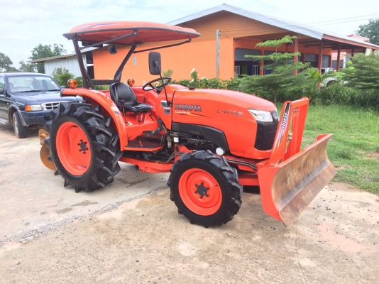 ขายL4708DT รถปี 56 ใช้งาน 810 ชั่วโมงเครื่อง เกียร์ เดิมไม่เคยรื้อ รถสวยพร้อมใช้งาน ราคา 425000 พร้อมส่ง ผานหน้า+ผานหลังตราช้าง สนใจ 084-5486359 สุชาติ  อ. สนม  จ. สุรินทร์