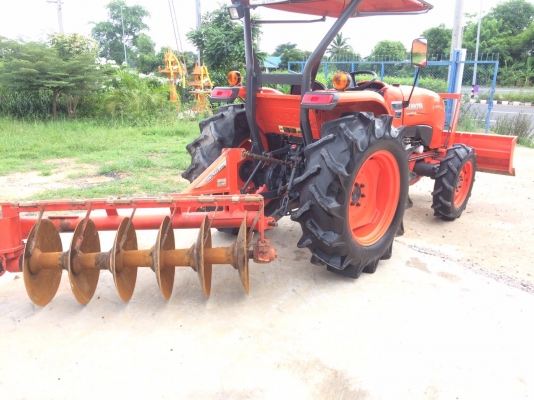 ขายL4708DT รถปี 56 ใช้งาน 810 ชั่วโมงเครื่อง เกียร์ เดิมไม่เคยรื้อ รถสวยพร้อมใช้งาน ราคา 425000 พร้อมส่ง ผานหน้า+ผานหลังตราช้าง สนใจ 084-5486359 สุชาติ  อ. สนม  จ. สุรินทร์